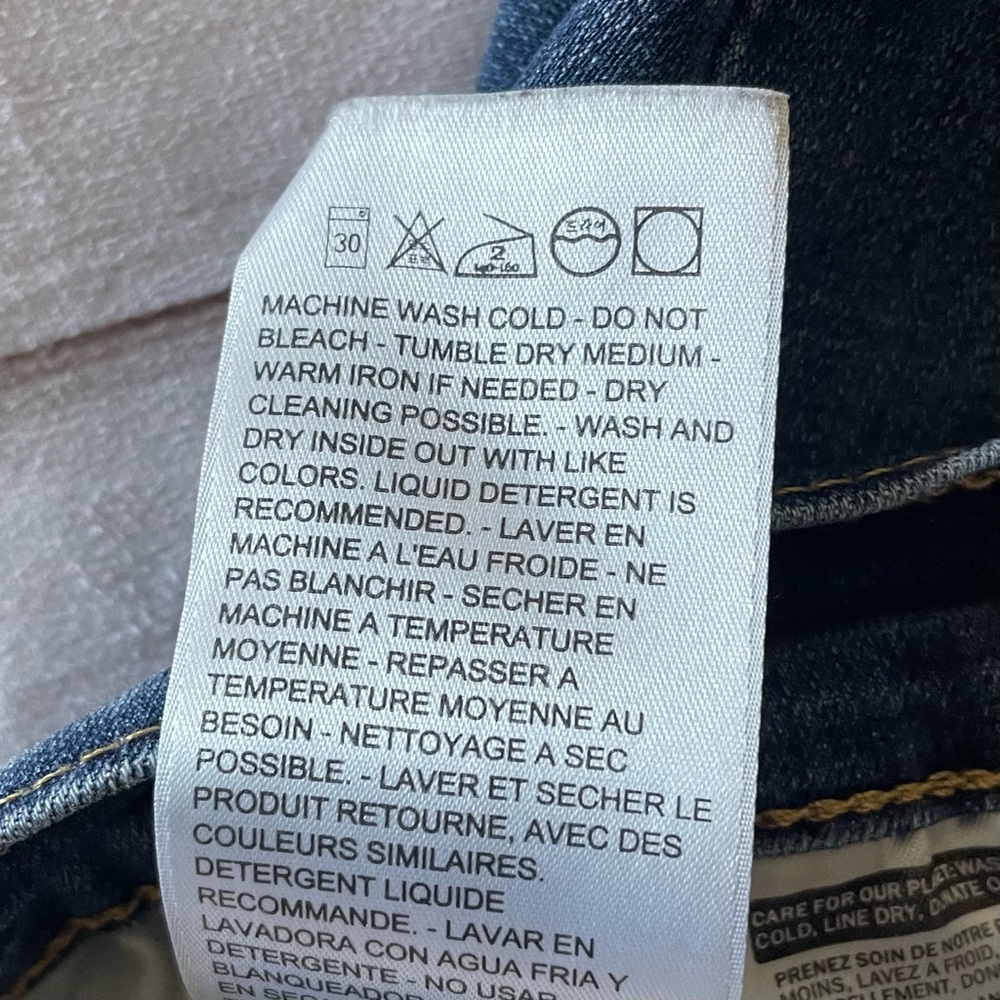 Levi’s 311 Shaping Skinny Capri Pants Women’s Plus Size 20W Blue Med Wash Cuffed - Picture 12 of 13